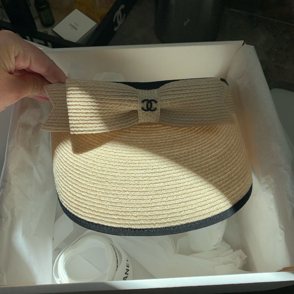 SOLD. NIB Chanel Straw and Grosgrain Visor size M